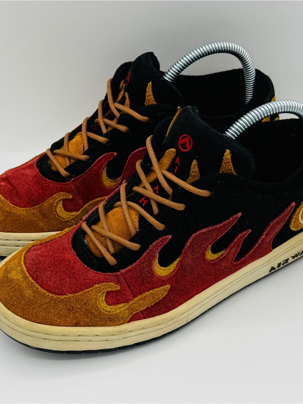 AIRWALK 2001 Scorch Flame ‘Singe’ Suede Skate Sneakers w/  Extra Laces - 7.5